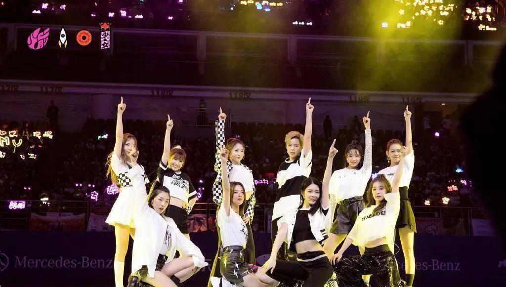 年度销量专辑,首场演唱会爆满,101少女的成绩单对得起中国第一女团!