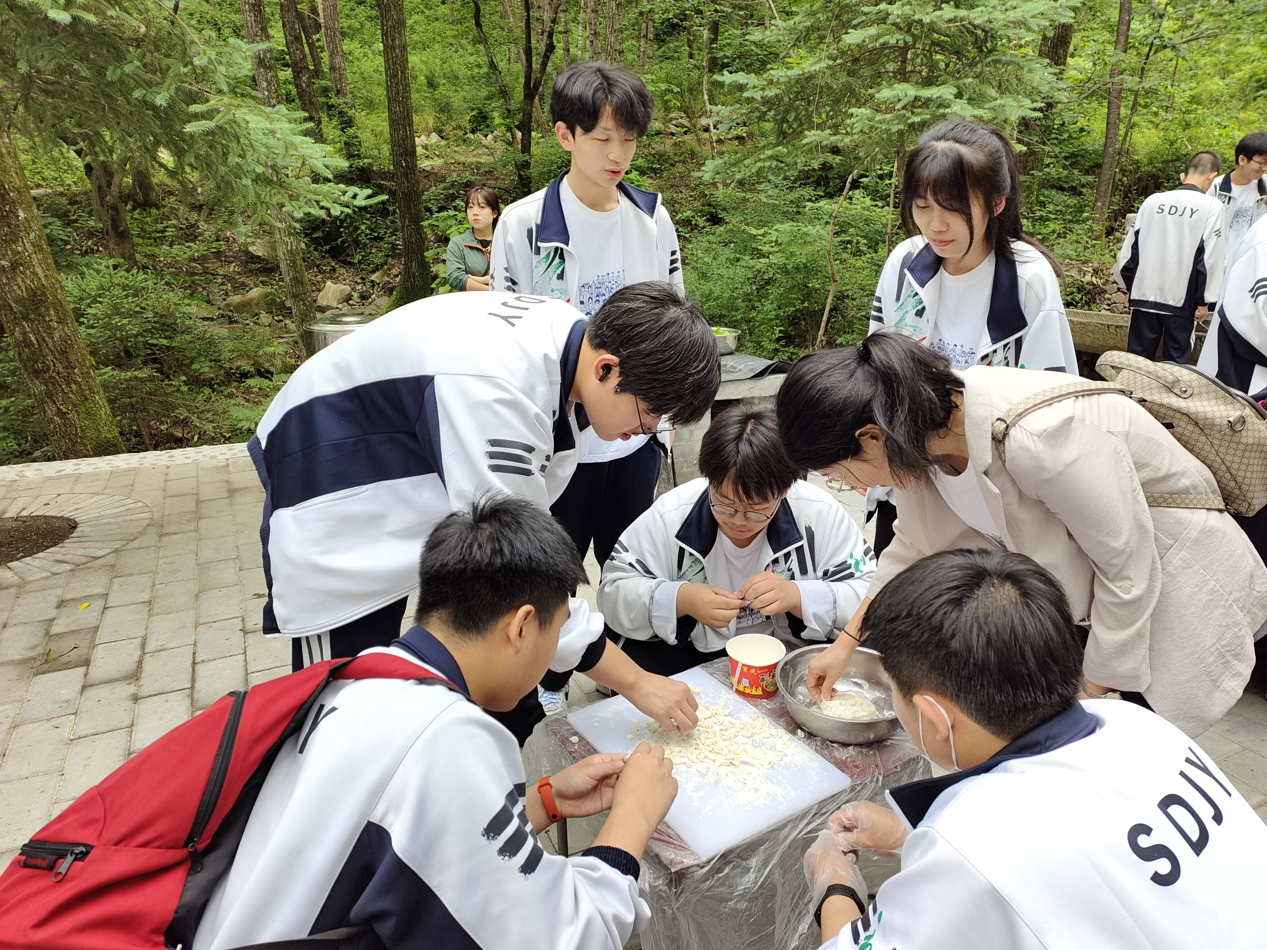 西安锦园中学高二年级赴朱雀国家森林公园开展研学旅行_劳动_活动