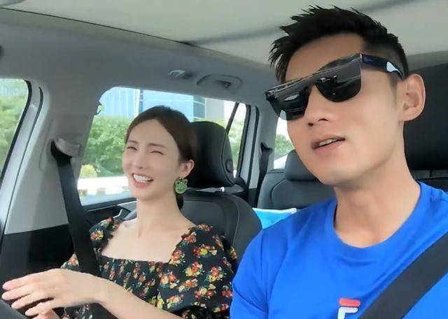 女儿们恋爱:张继科拉被子抖出一物,观众傻眼:金晨都没这么精致_枕头