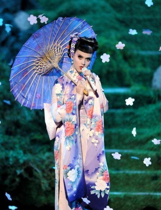 世界各国穿和服,章子怡"颈后三寸"精致,娜塔莉波特曼多惊艳!