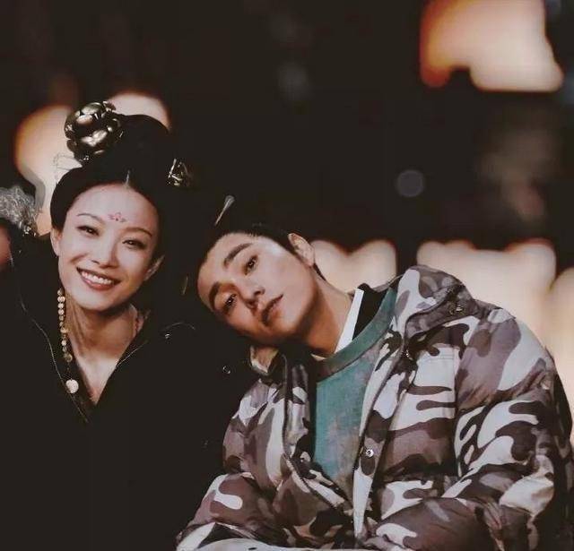 由陈坤发起的公益项目"行走的力量",倪妮也安排出时间,积极加入了其中