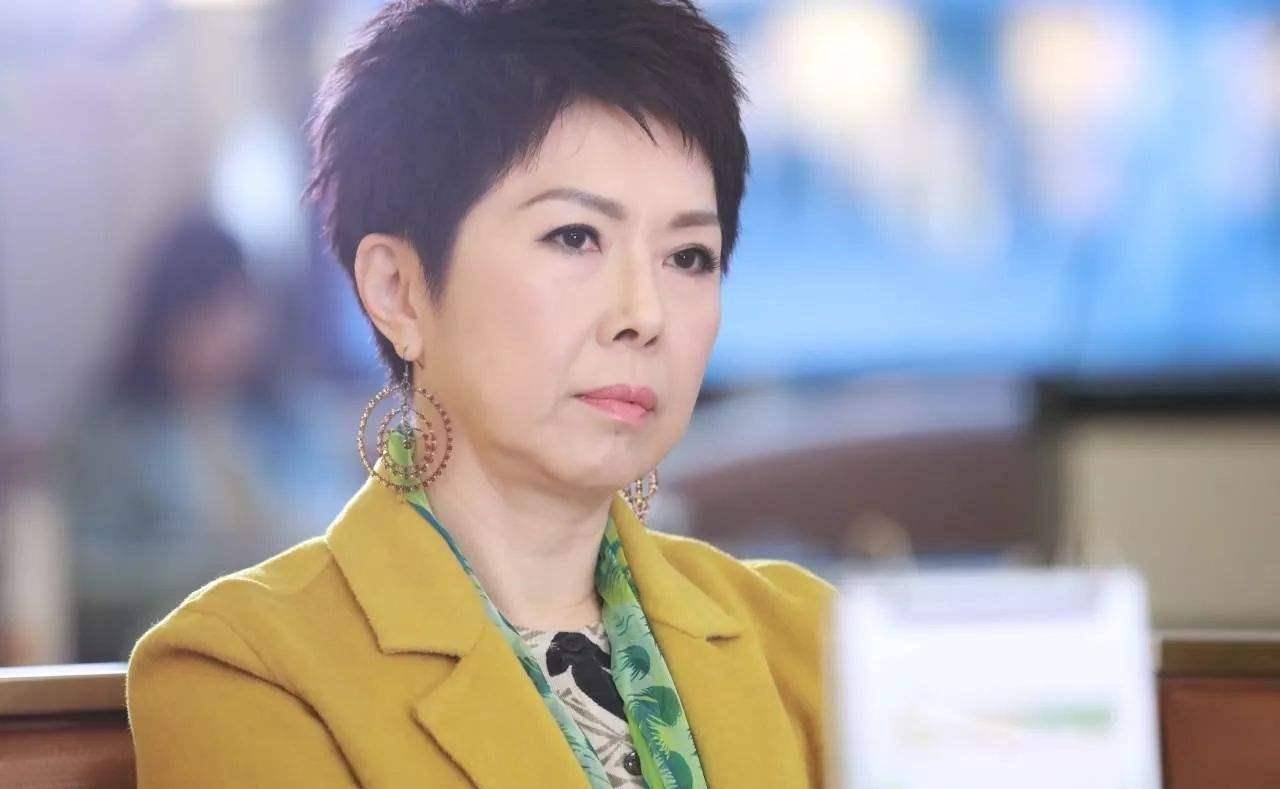 关菊英:嫁音乐才子演活角色,晚年开启第二春,与同性密友很相爱_小田