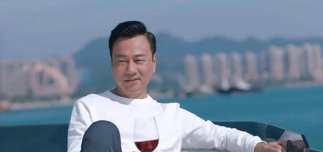 57岁tvb三届视帝为新剧激减20磅,苦练一身肌肉上阵打擂台_黎耀祥_训练