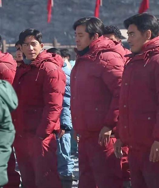 攀登者:吴京在线教学胡歌太极,胡歌动作太蠢萌,隔壁武松没忍住_影片