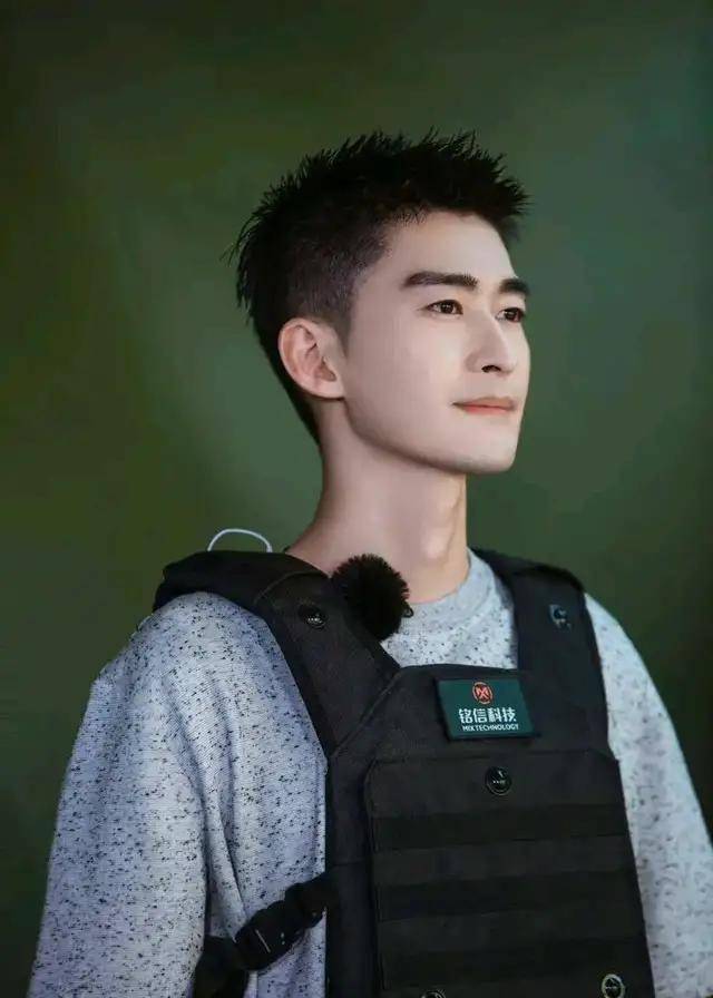 偶像剧老本被啃完,张翰新剧《郁郁葱葱》成男二,转型之路不好走_戏剧