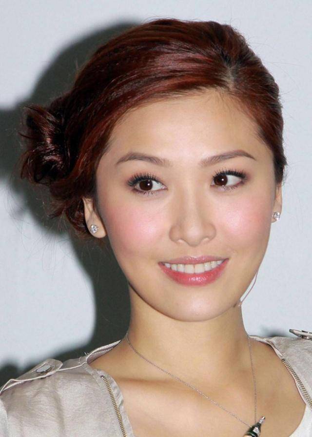 女星周丽淇宣布结婚,为了结婚还改了名字,丈夫也一起_傅程鹏_程愫