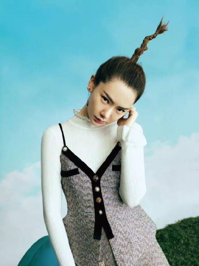 扎"冲天炮"拍大片,这发型要两瓶发胶吧_造型_西装_荧光