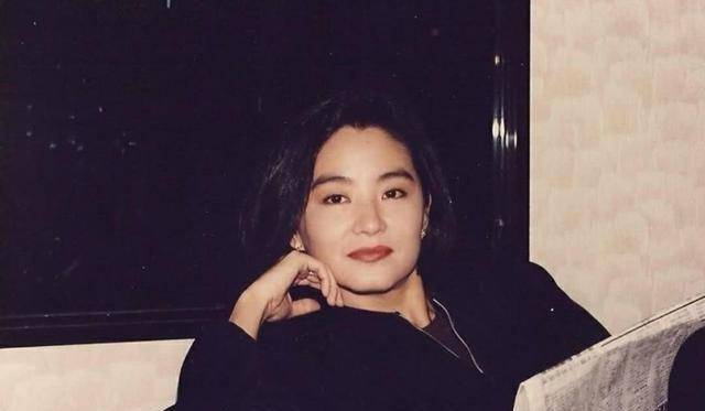 媲美张国荣,令林青霞王祖贤着迷,亚洲第一美男尊龙今如何?