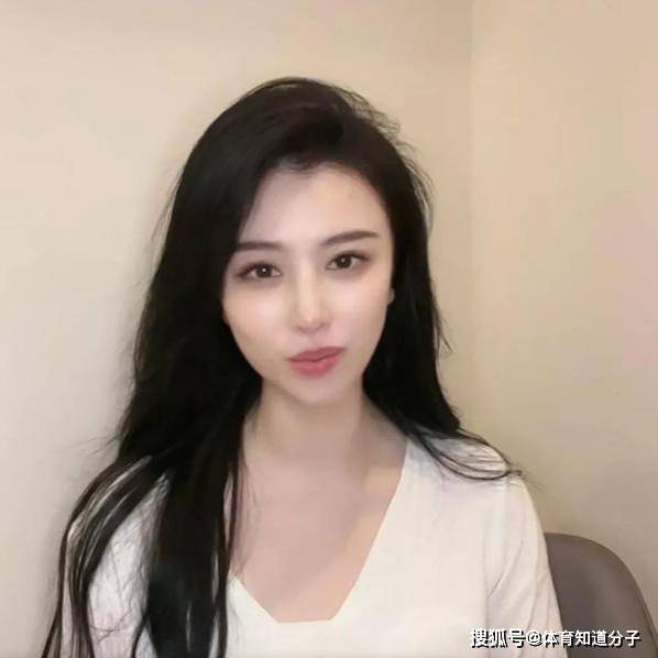 刘翔和自己的现任妻子过得很幸福,他的前任妻子默默做出了回应,因为