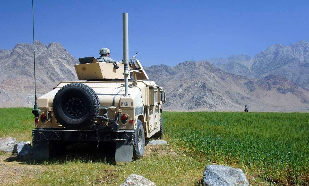 am general于2009年推出m1151悍马的装甲碎片套件7(frag 7).