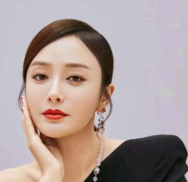 秦岚——完美甜美减龄脸_长相_眼神_御姐