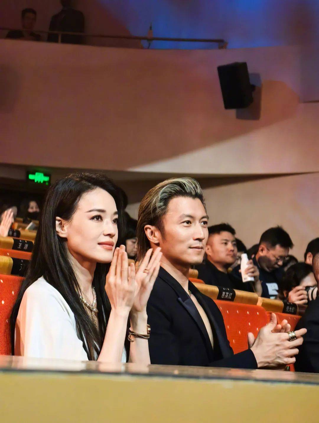 angelababy进不去的红毯,她美得像开了光……_活动_造型_电影