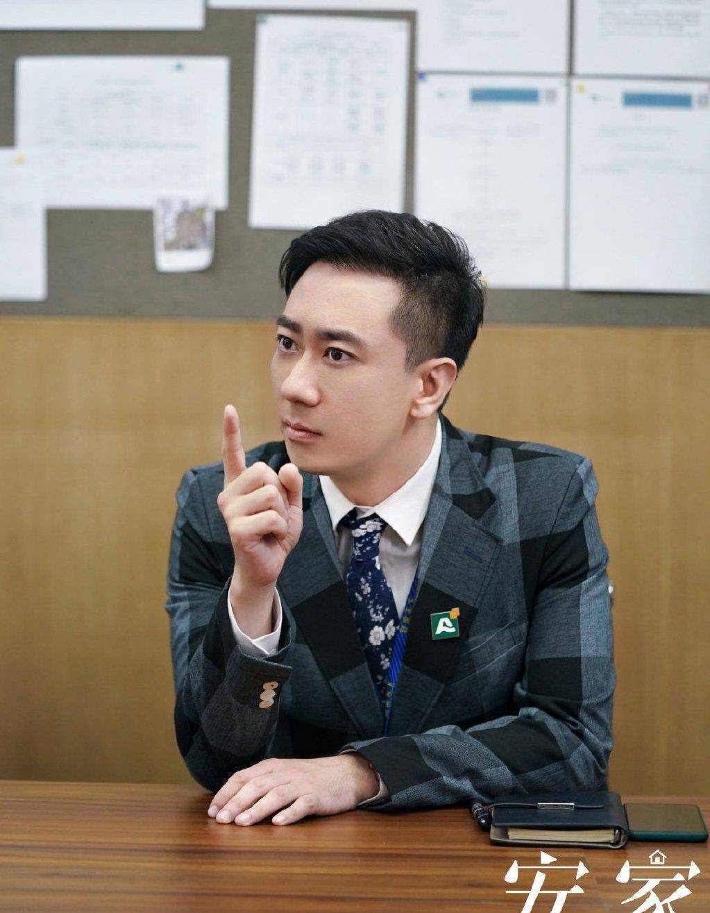 王自健饰演的王子健也是十分优秀,本来以为他就是一个简单的脱口秀