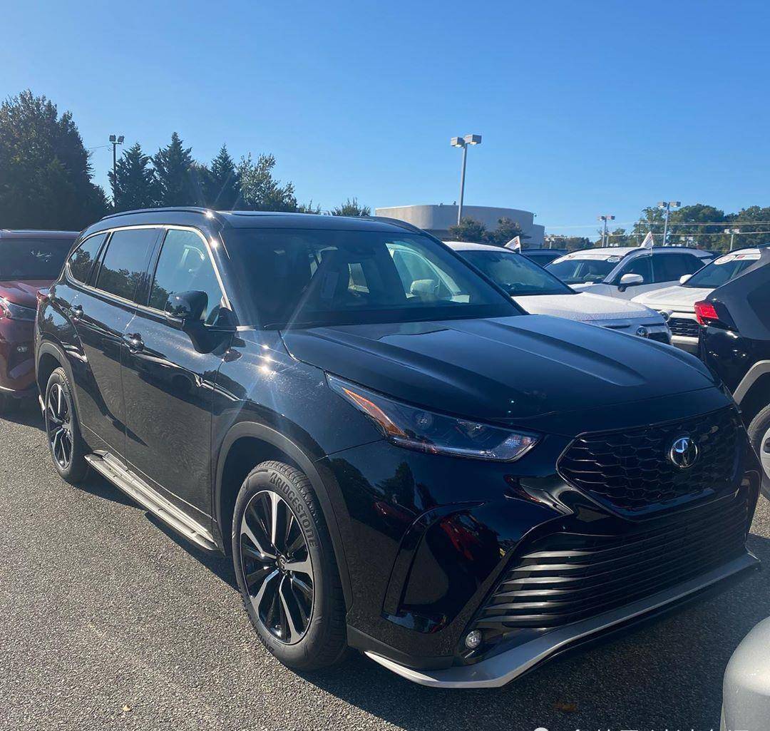 全新丰田汉兰达xse实拍,前脸像灭霸,采用很个性化的设计_搜狐汽车