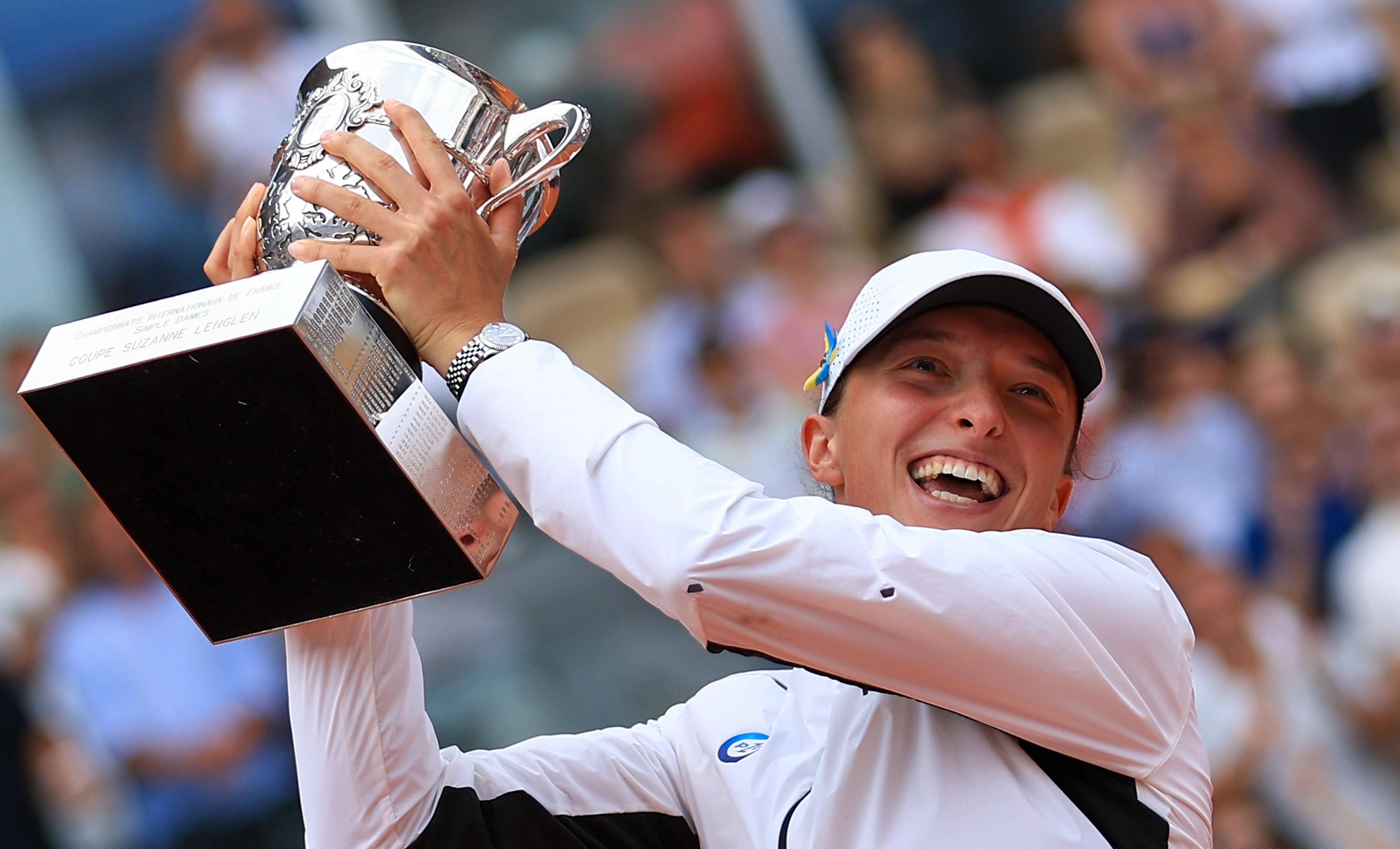 "波兰球天后"斯维亚特克捧起个人第四座大满贯奖杯_穆霍娃_决赛_首盘