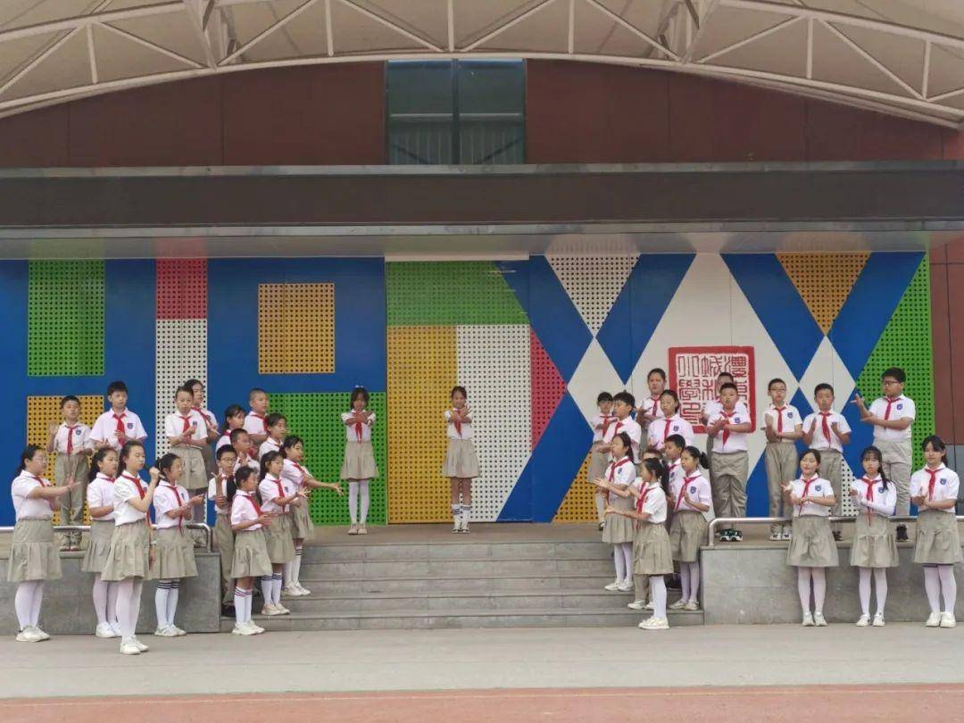 父爱无言 伟岸如山——沣东和平小学国旗下演讲_父母_父亲_作为一个