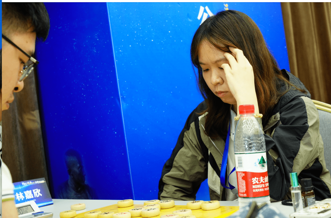 "谢侠逊棋王杯"进入尾声,"00"后程宇东挑落郑一泓特大,晋级公开组决赛