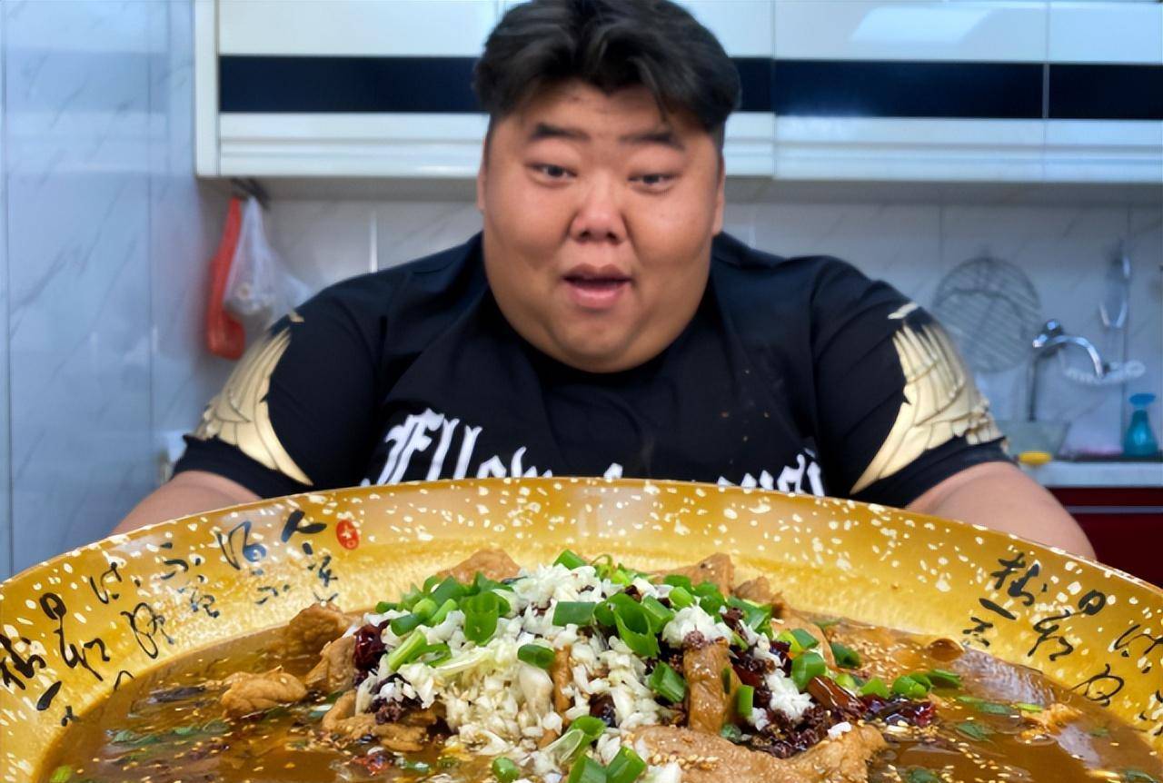 网红胖猴一切结束,体重回升到600斤危及健康,教练表示救不了_美食