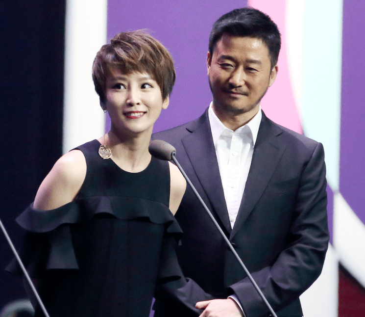 夫妻被曝婚变,有人撤股有人分居,相处细节骗不了人_吴京_徐峥_苗苗