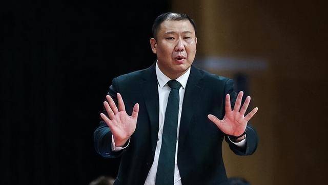 拒绝王晗邀请,加盟青岛队,投奔刘维伟_昂军_青岛男篮_训练