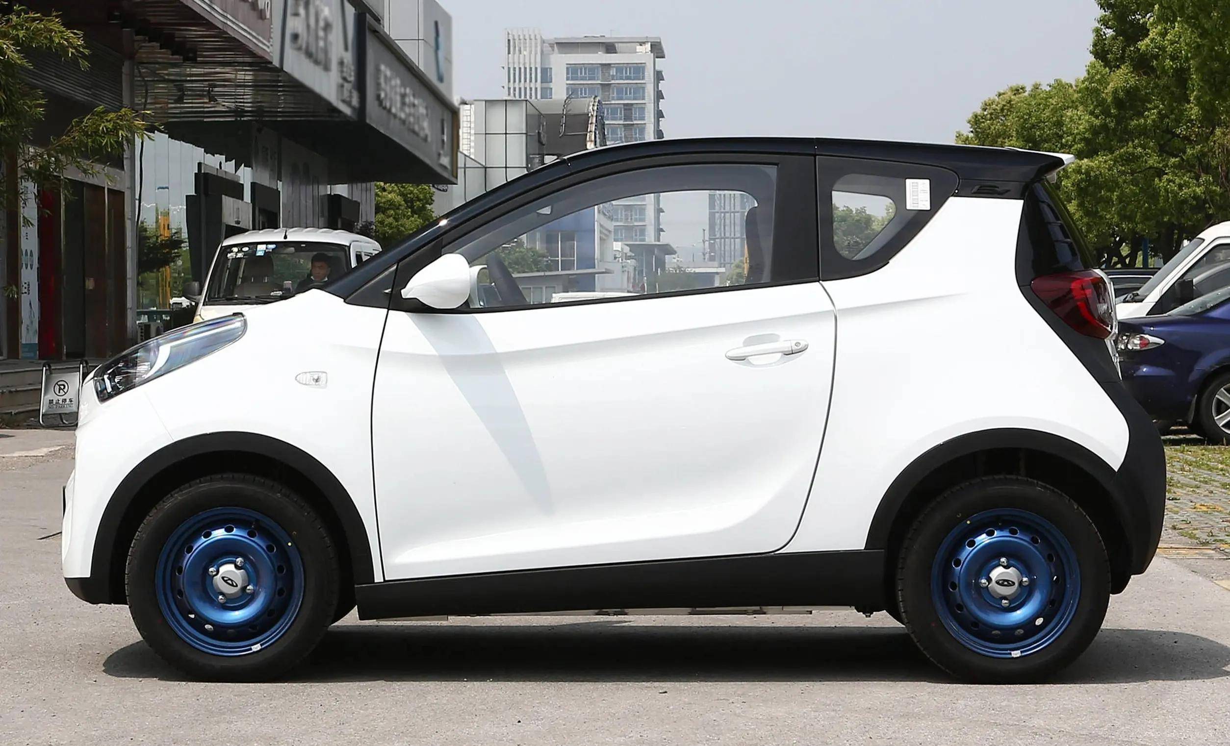 微型纯电车,售6.4999万起,实拍评测2023款小蚂蚁,各方面如何?