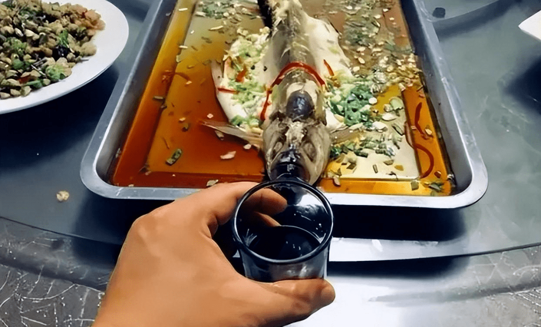 在河南喝酒要注意什么?河南酒桌上的鱼有啥讲究?你知道多少?