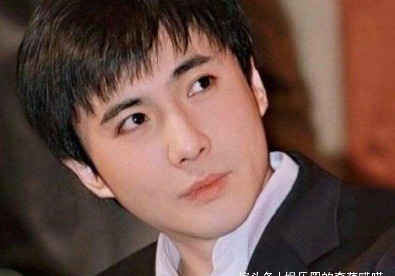 有种"不可思议"叫男星年轻时,吴奇隆钟汉良养眼不愧是军艺校草_时候