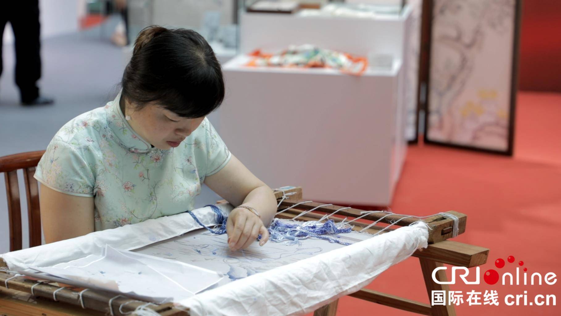 探索中华优秀丝绸文化 中国丝绸在杭州展示经典_宣传_博览会_行业