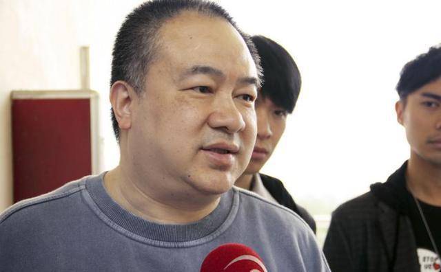 名导高志森嫩妻焦媛疑出柜,牵女伴逛街好甜蜜_舞台剧_香港_状态