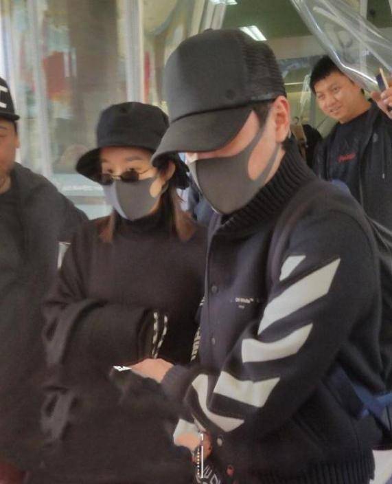 唐艺昕生孩子出院似少女,baby像超模走秀,赵丽颖状态最真实_杨幂_完