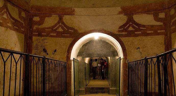 1971年,陕西挖出李贤墓,出土一幅诡异壁画,专家:大唐真强大_考古_章怀