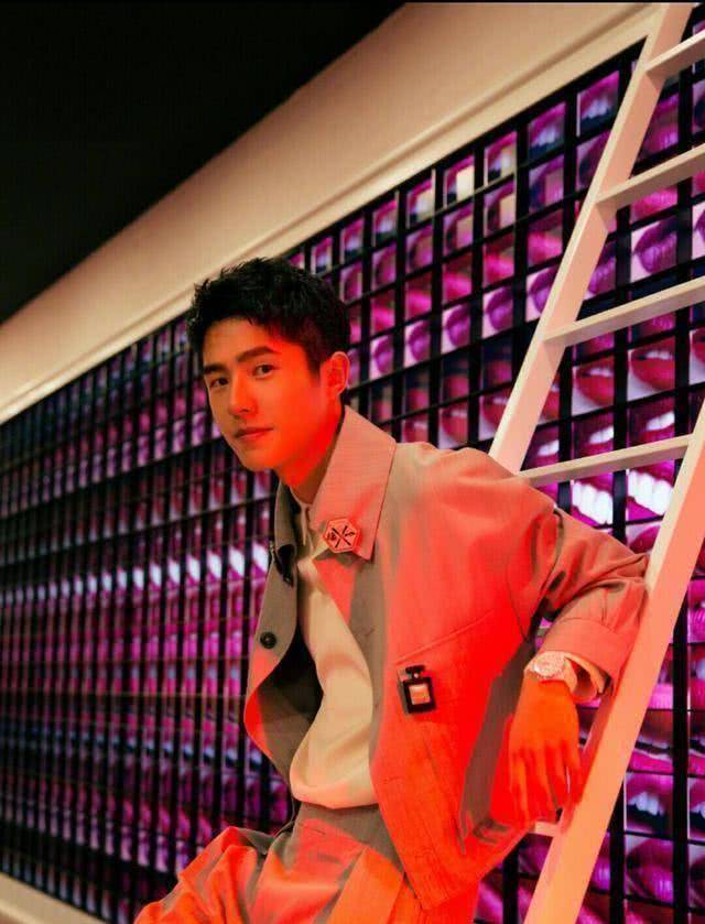 刘昊然:不是双胞胎了,我今年21岁,我弟弟才15岁.