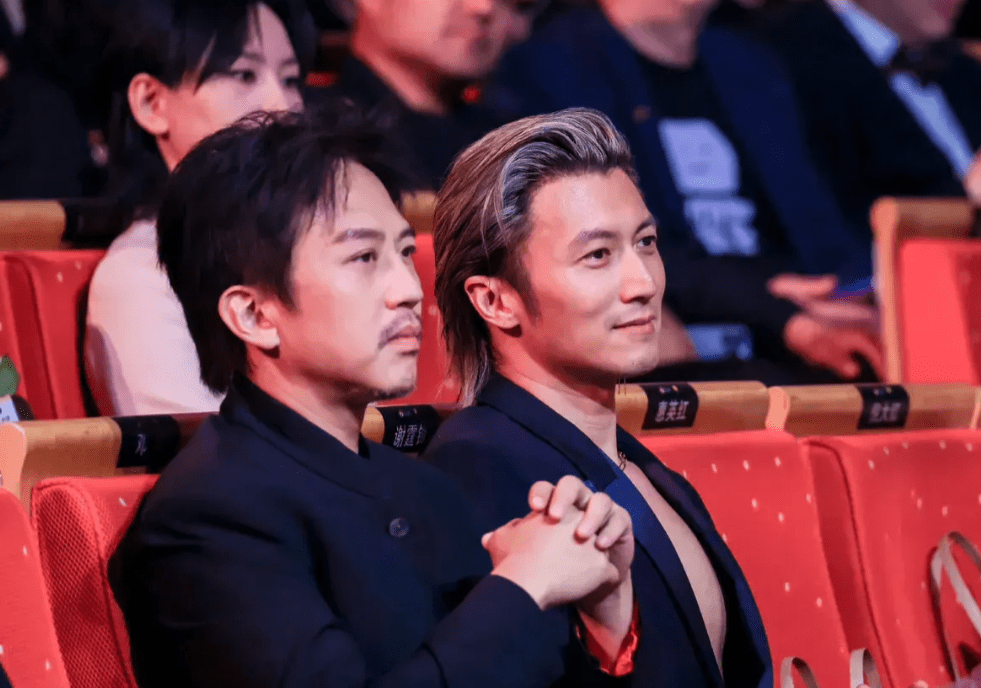 节的"白发"谢霆锋,让所有人见识到他在香港的地位_张柏芝_陈冠希_王菲