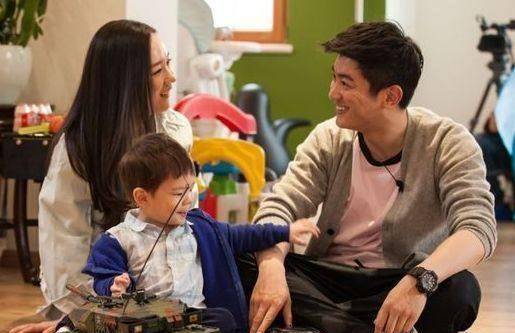 同演七仙女,霍思燕家庭和睦惹人羡,她老公捧的女人都跟她相似_黄圣依