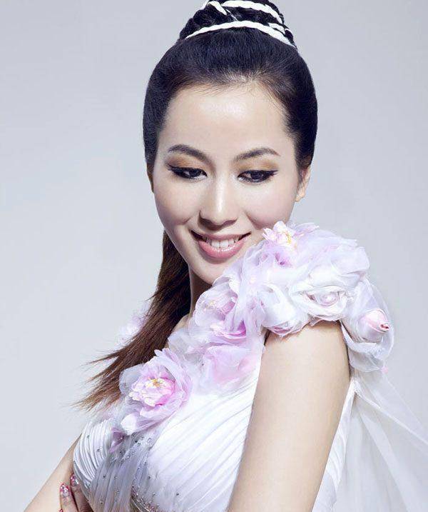 她本来妖娆美丽,却为宋小宝自毁形象,赵本山夸她演技一流_张可_二人转