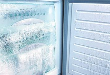 冰箱用久了都会结很厚的冰，又臭又费电，支你一招，轻松解决