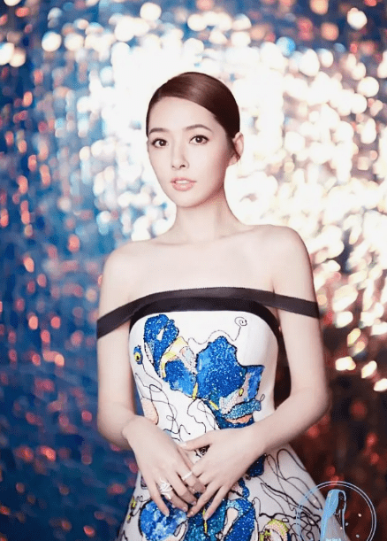 郭碧婷带娃照再曝光!