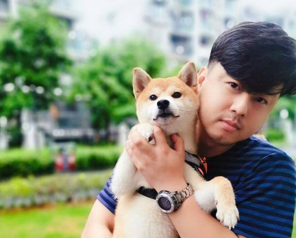 希总,本名张航希,《向往的生活》中导演兼制片人.