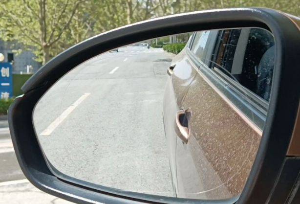 车辆后视镜正确位置图图片