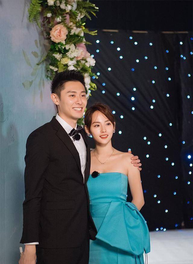 她曾经是杜淳前女友,与圈外老公一见钟情,如今被宠成公主_张嘉倪_琼瑶