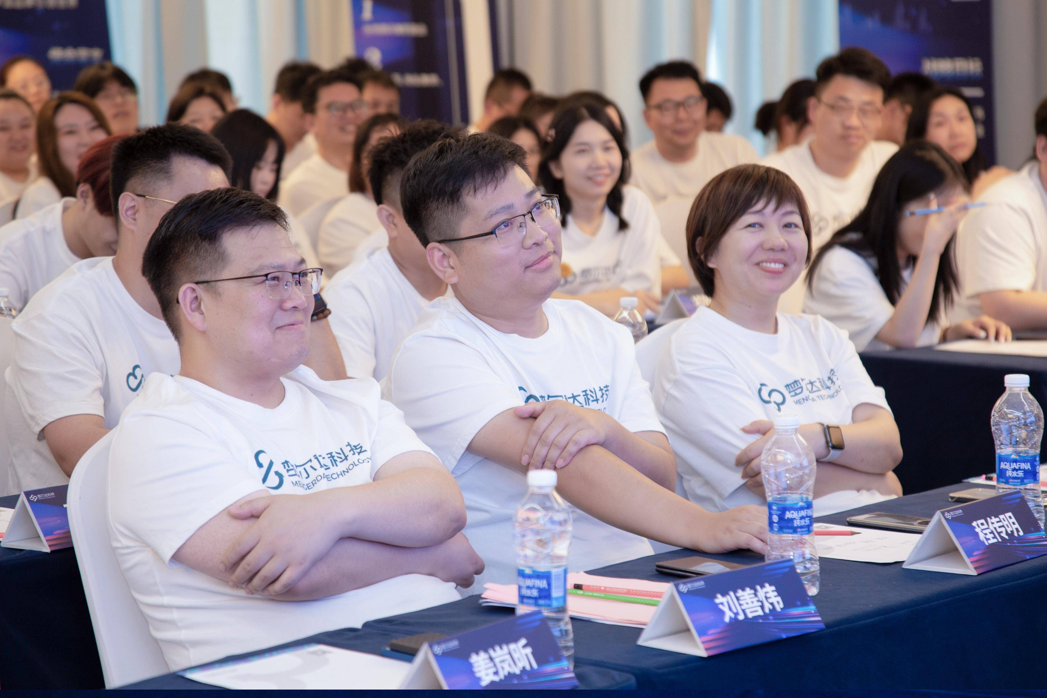 世华教育集团创始人,北京华夏管理学院院长姜岚昕老师为梦尔达科技集