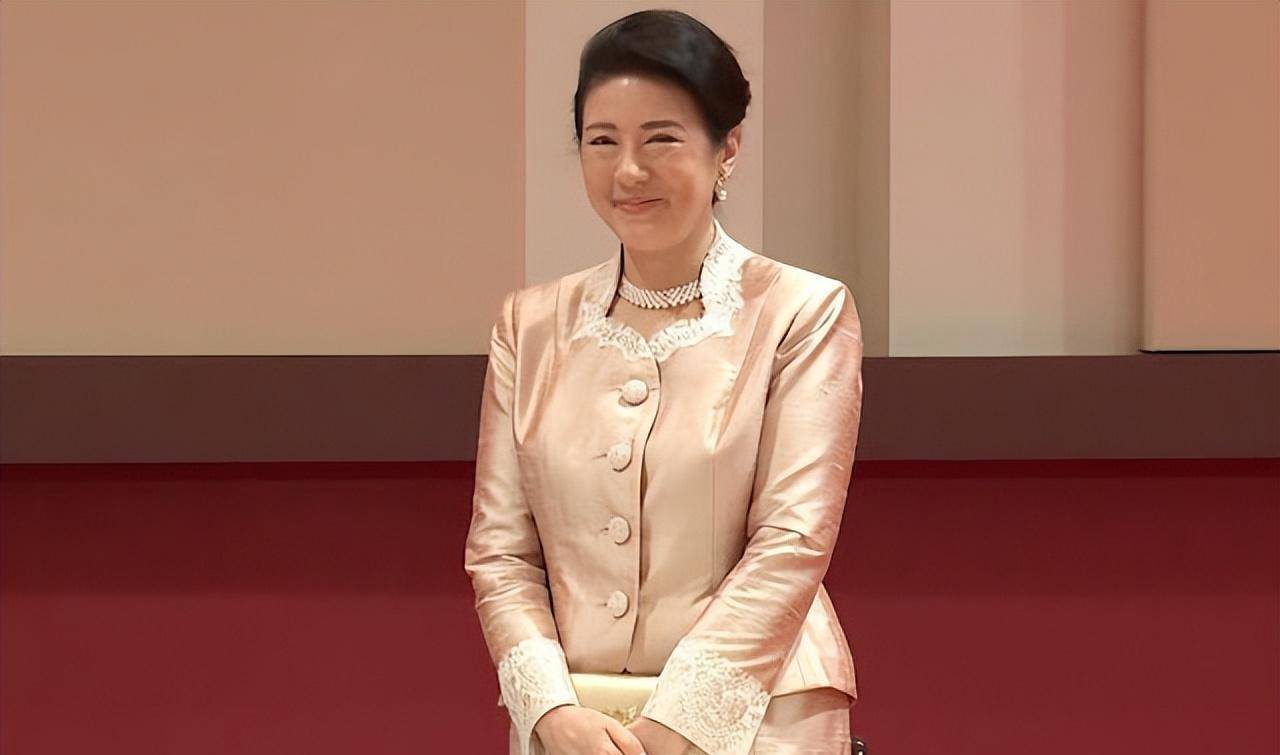 日本雅子皇后闪耀颁奖礼!