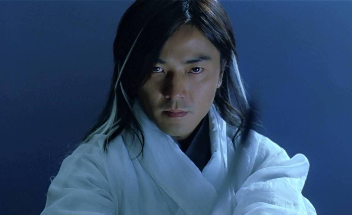 在古龙笔下,西门吹雪一袭白衣长身直立,落花吹雪清冷孤傲.