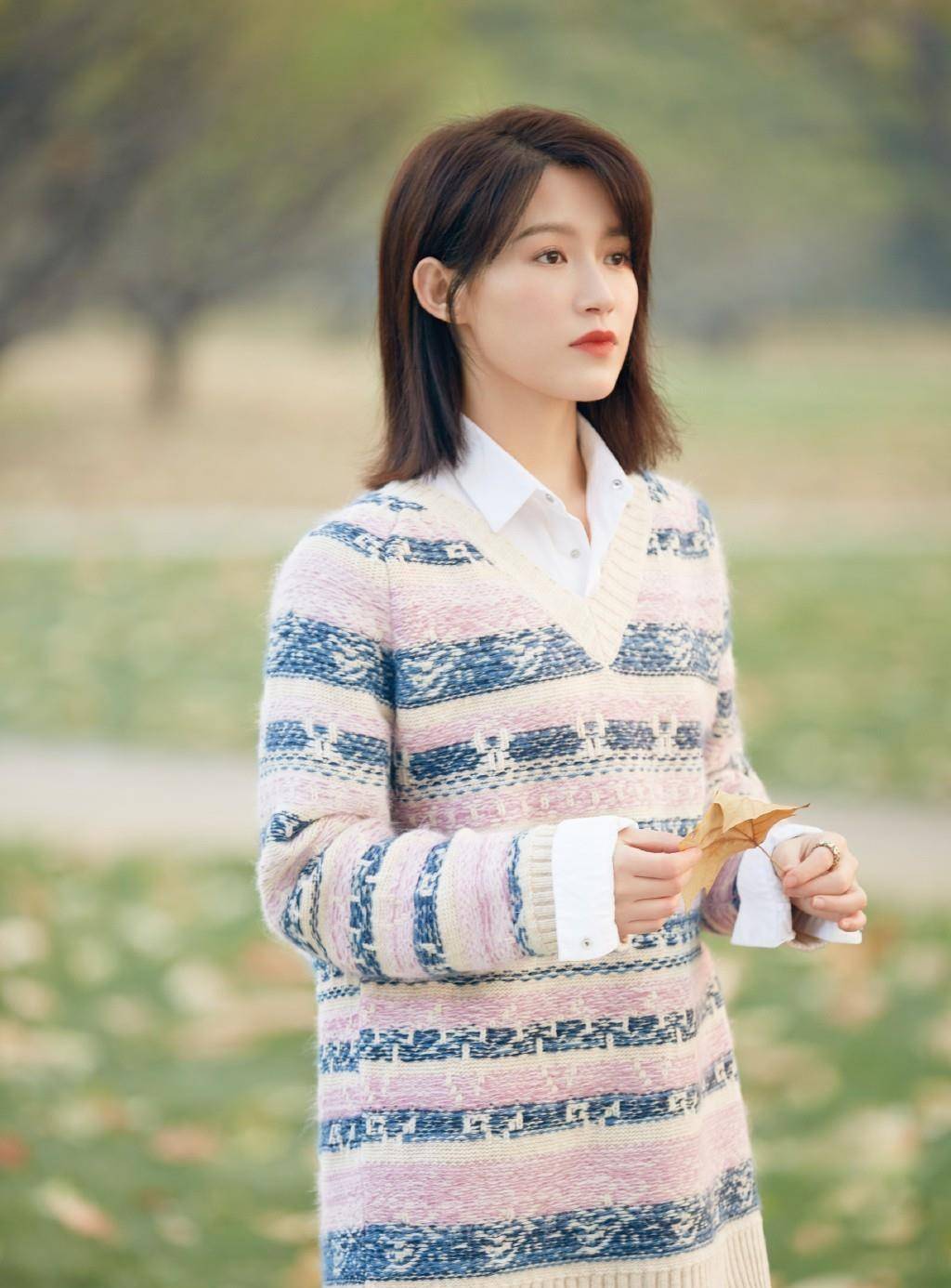 苏青这哪是30岁人的身材,穿粉色健身服配外套,小腰长腿好吸睛_旗袍