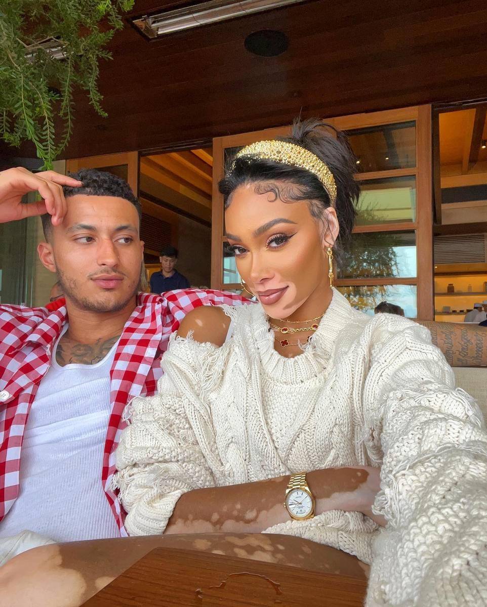 库兹马女友打扮太高级,参加派对大秀身材,放弃詹娜,对她太着迷_温妮