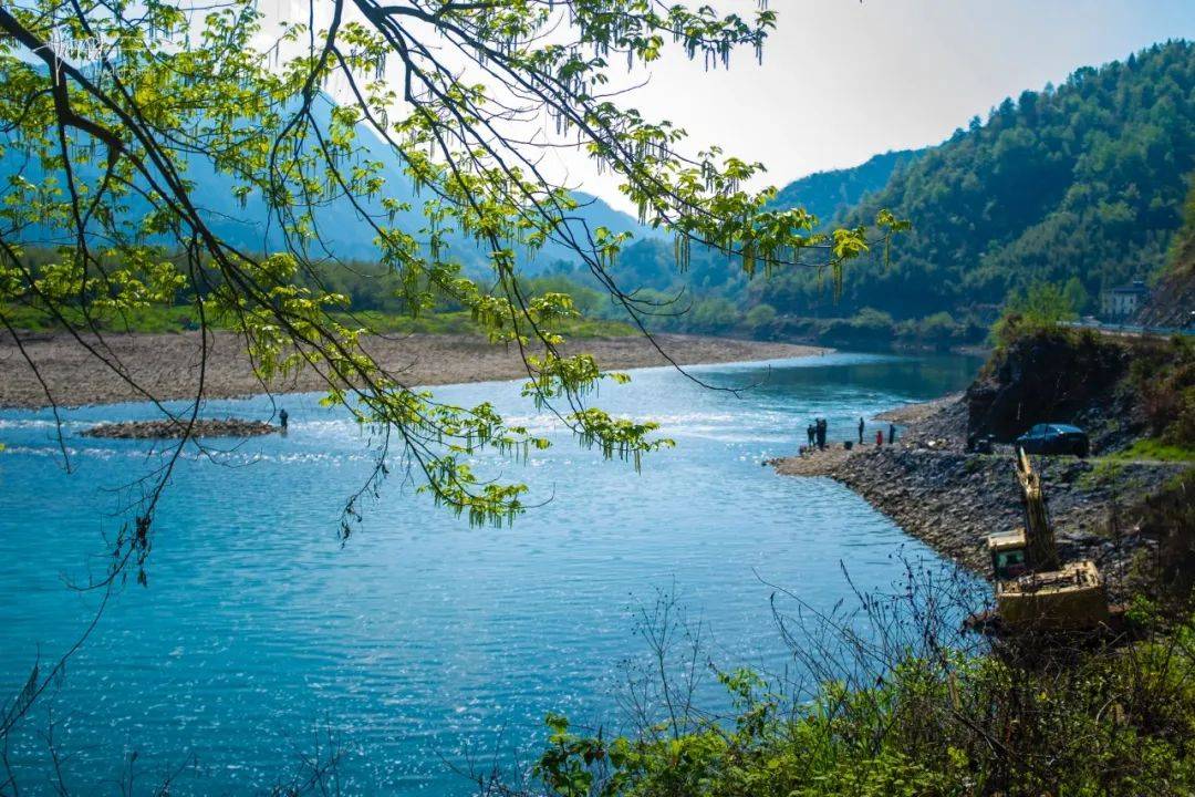 离杭州市区100公里的柳溪江,水质清冽石滩众多,堪称避暑秘境_好朋友