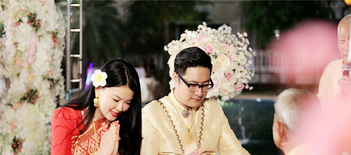 王岳伦"壁咚"风波后首现身,全程保持距离,谨守为人夫的分寸感_王诗龄