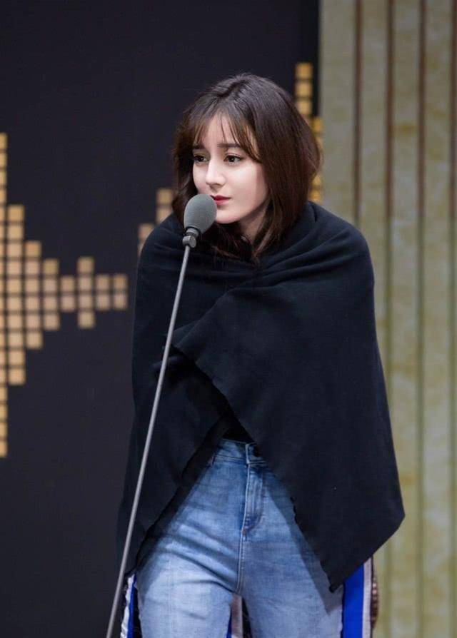 微胖也可以很美,迪丽热巴的穿搭就是代表,一颦一笑太美了_节目_感觉