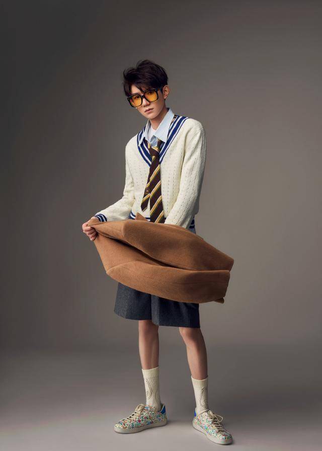 王源20岁生日,易烊千玺发兄弟睡照,王俊凯却p图,各怀小心思_时候_照片