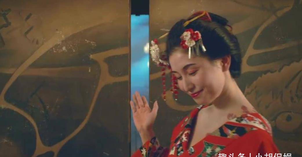 在《唐探3》中出现的摩托艇美女,原来是宅男女神_克拉拉_中国_作品